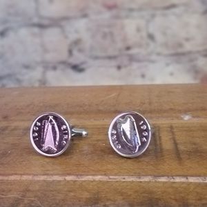 Irish 1964 cuff links.  Says, "Eire" meaning Ireland. St Patrick's day